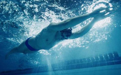 Aprende a nadar por fisioterapia Sevilla